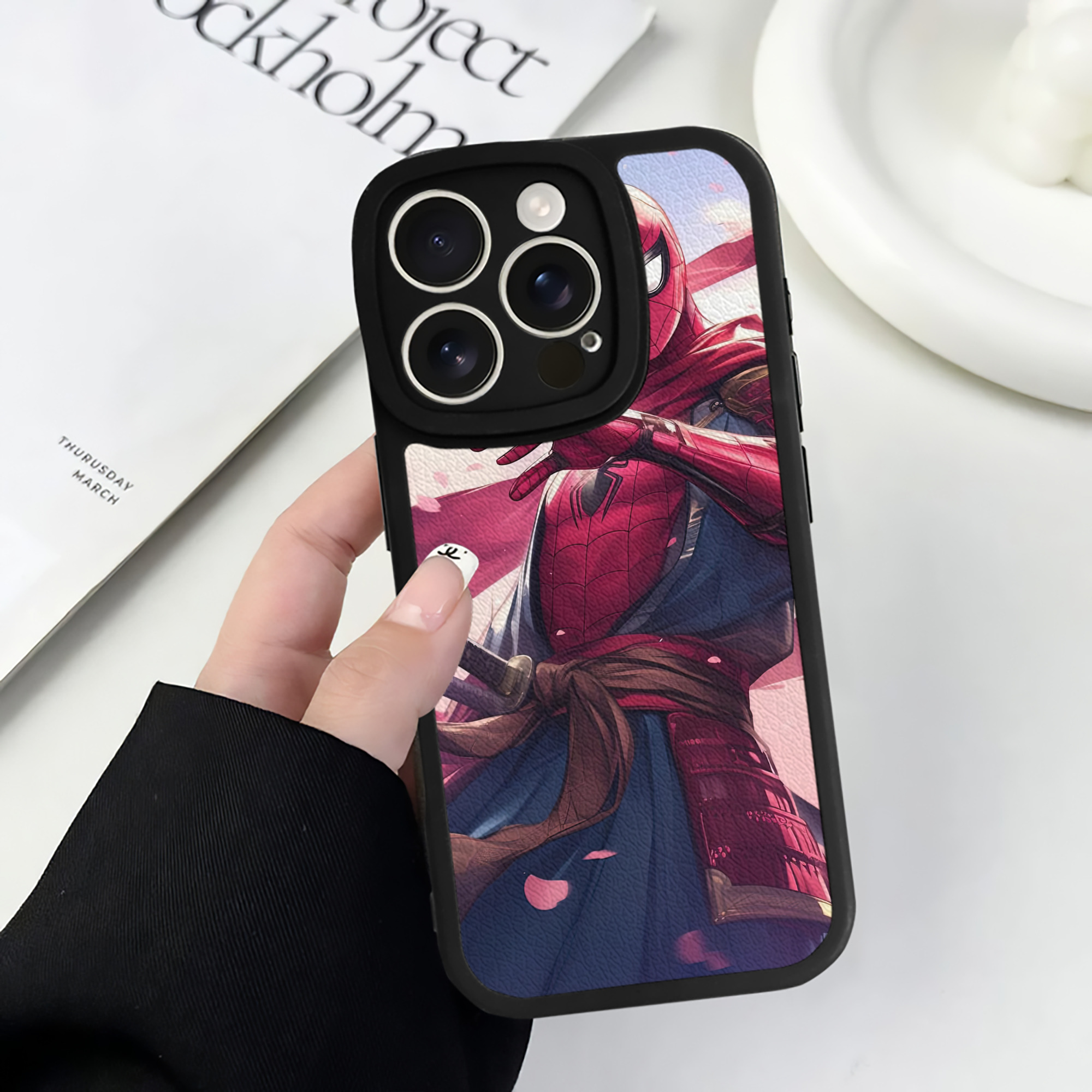 Spider Man スパイダーマン 【iPhone 16シリーズ対応】シリコンスマホケース（レザー調） 材質：シリコン